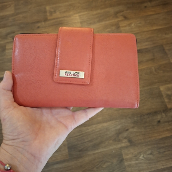 Kenneth Cole Reaction Mirror Utility Tab Clutch Orange Women's Wallet. - Picture 6 of 14